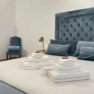 Maison M Boutique לינה וארוחת בוקר
